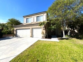 Building Photo - 4 bed, 3 bath located in Corona, CA!