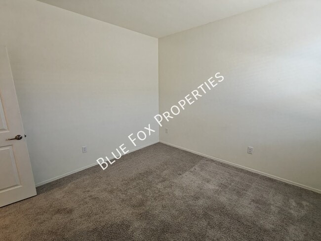 Building Photo - 5525 W Lazy Farm Dr