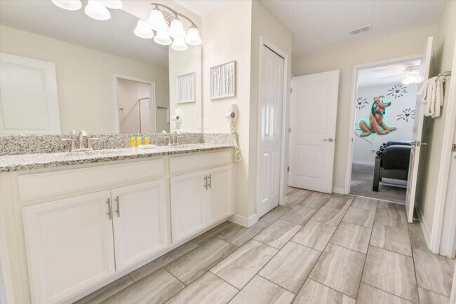 Building Photo - 1411 Rolling Fairway Dr