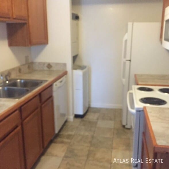 Building Photo - 851 S Uravan Ct