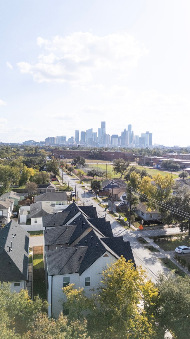 Building Photo - 2706 Cochran St