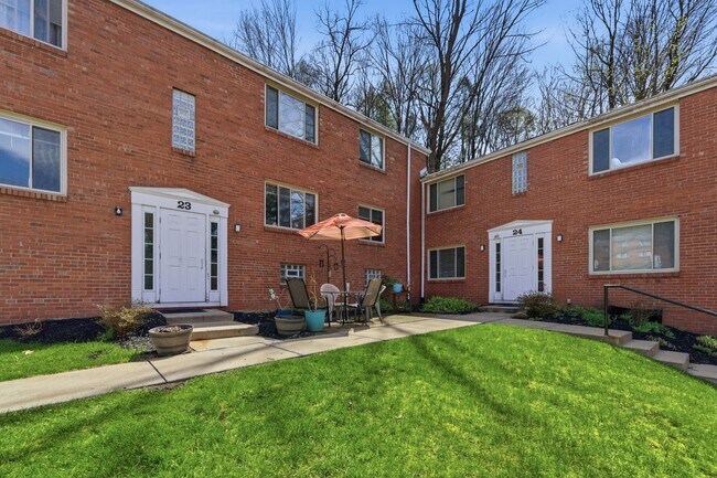 Building Photo - 298 Lumar Dr