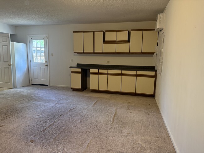 Building Photo - 36 Country Walk Dr