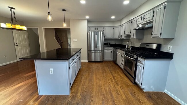 Building Photo - 9085 Golden Sunset Ln