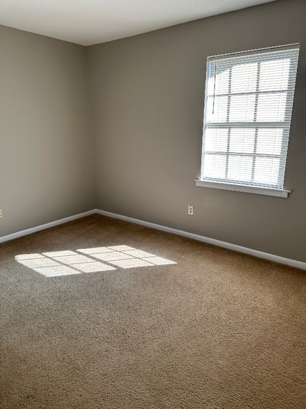 Building Photo - 2211 Shannondoah Dr