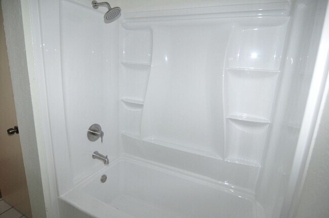 Building Photo - 108 Navajo Dr