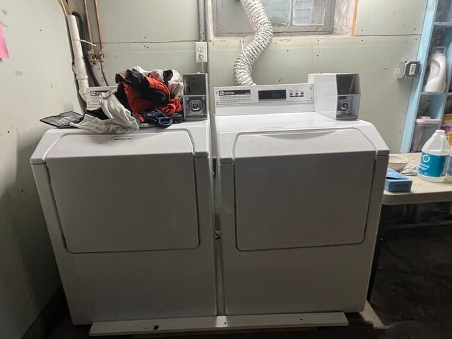 Building Photo - 18 Colberg Ave