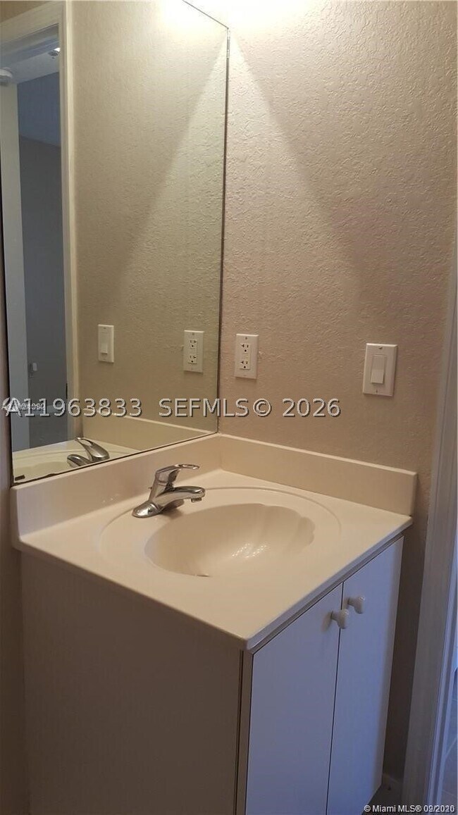 Building Photo - 1260 SE 31st Ct