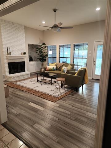 Building Photo - 16235 Red Wood Cir N