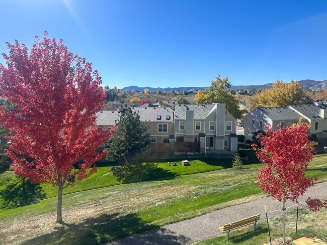 Building Photo - Beautiful TownHome Near Chatfield Reservoir