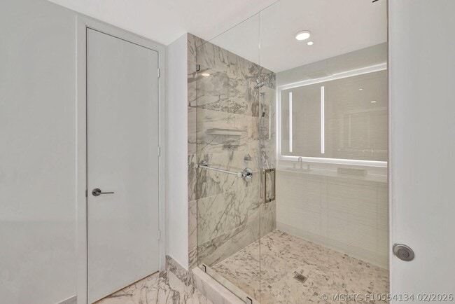 Building Photo - 612 Bayshore Dr