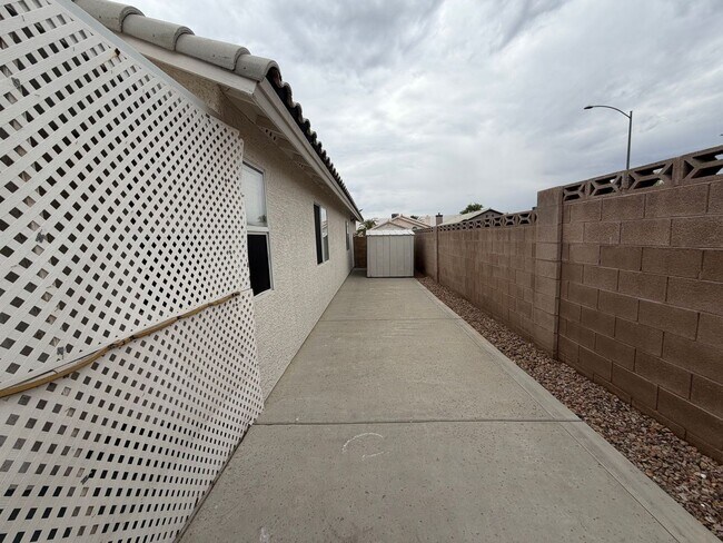 Building Photo - Beautiful Single Story Home Ready for Immediate Move-In
