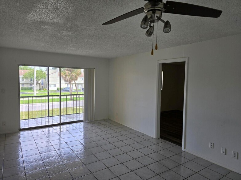 Building Photo - 8060 Colony Cir N