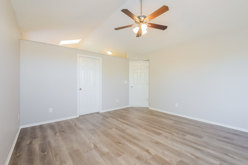 Building Photo - 5800 S Rock Creek Dr