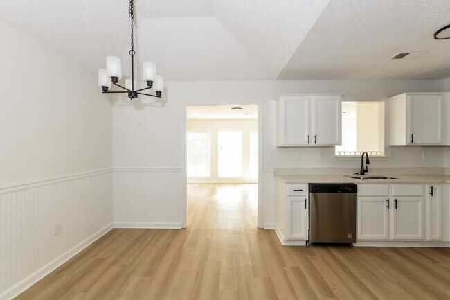 Building Photo - 7881 Collins Wood Cove