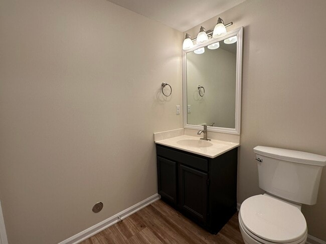 Building Photo - 328 Brookside Ct