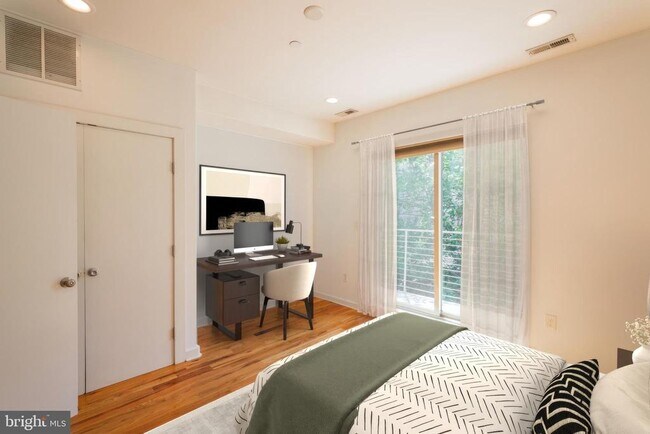 Building Photo - 1642 N Marshall St