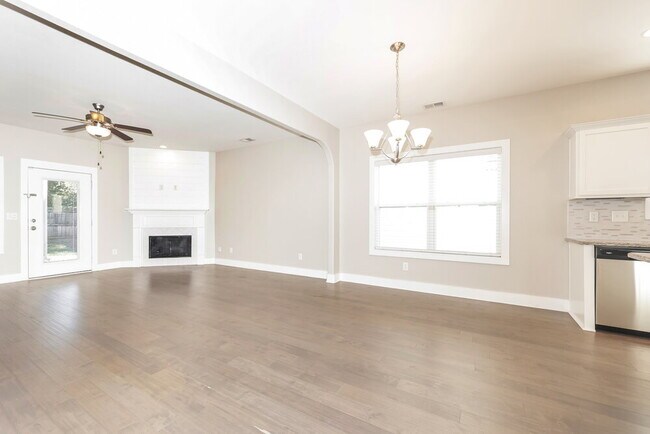 Building Photo - 4112 Stark St