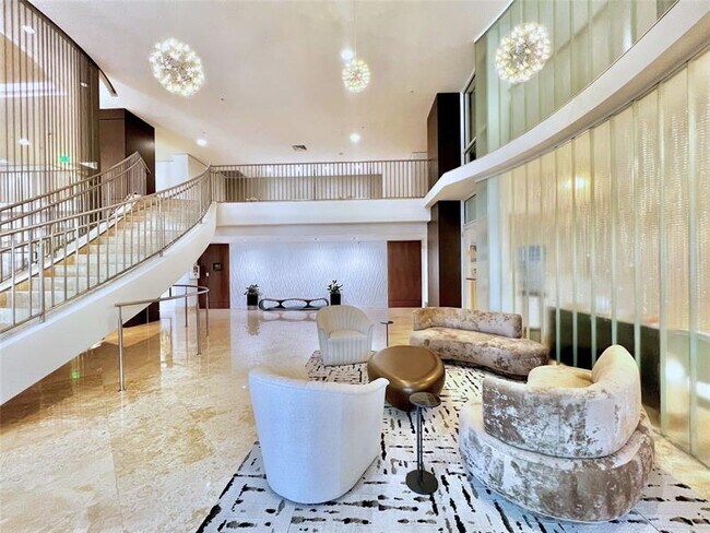 Building Photo - 511 SE 5 Ave