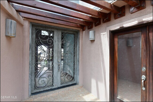 Building Photo - 7318 Corona Del Sol Dr