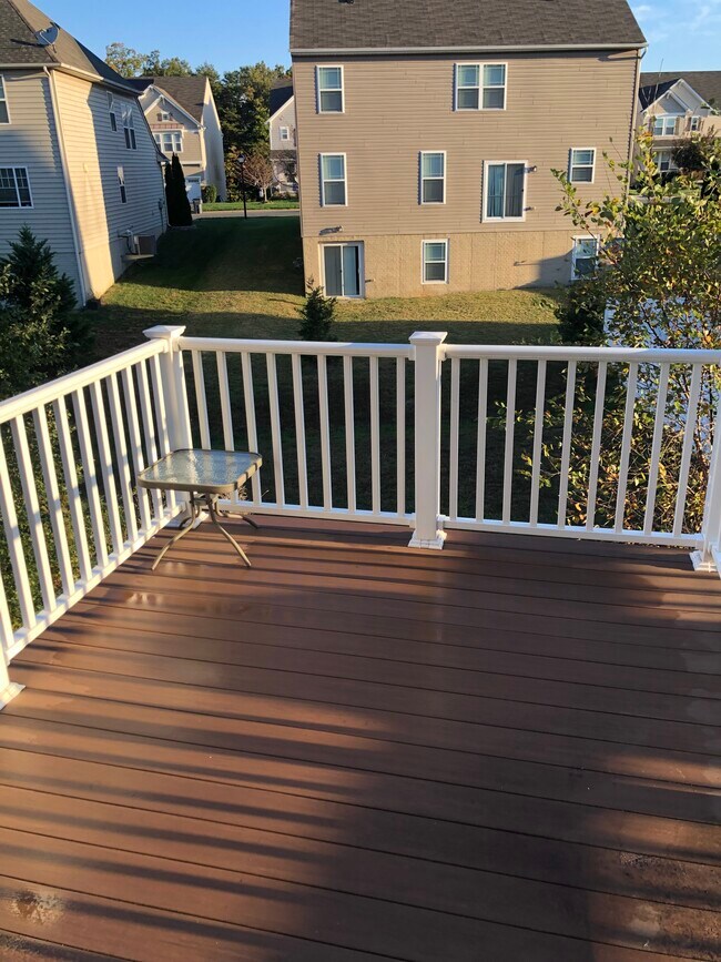 Beautiful Deck - 8 Lamplighter Ln