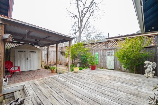 Building Photo - 3211 Beauchamp St