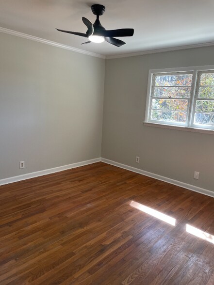 Building Photo - 1164 Longshore Dr