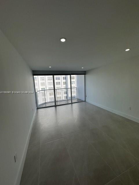 Building Photo - 18051 Biscayne Blvd