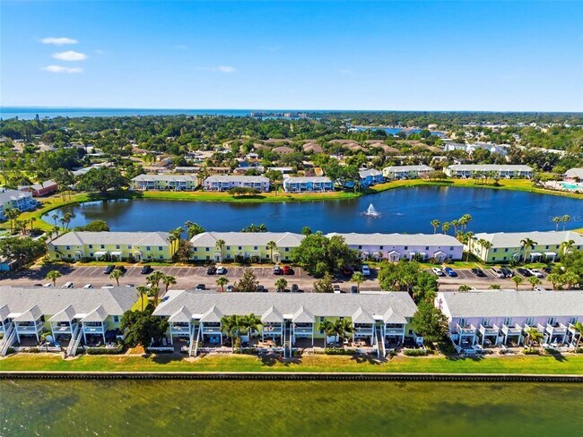 Building Photo - 201 Pompano Dr SE