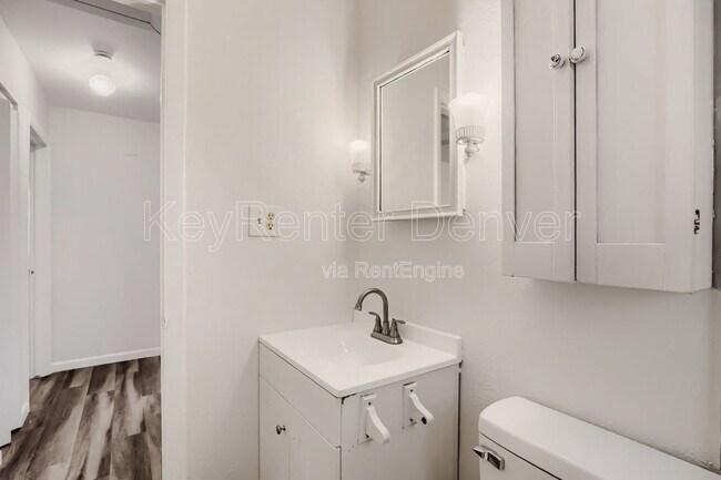 Building Photo - 949 Olathe St