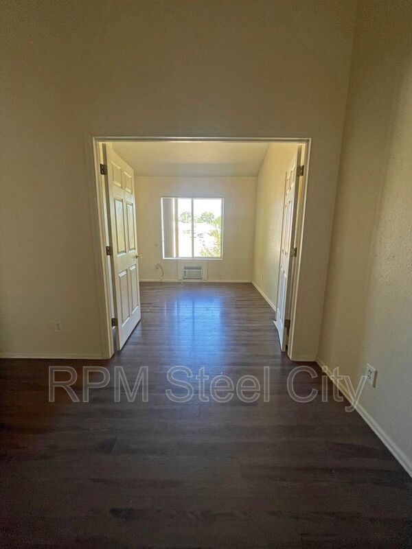 Building Photo - 1717 Oakshire Ln