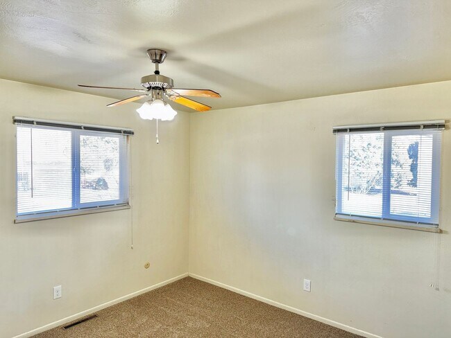 Building Photo - Three Bedroom Tri-Level Home in Garden Ranch