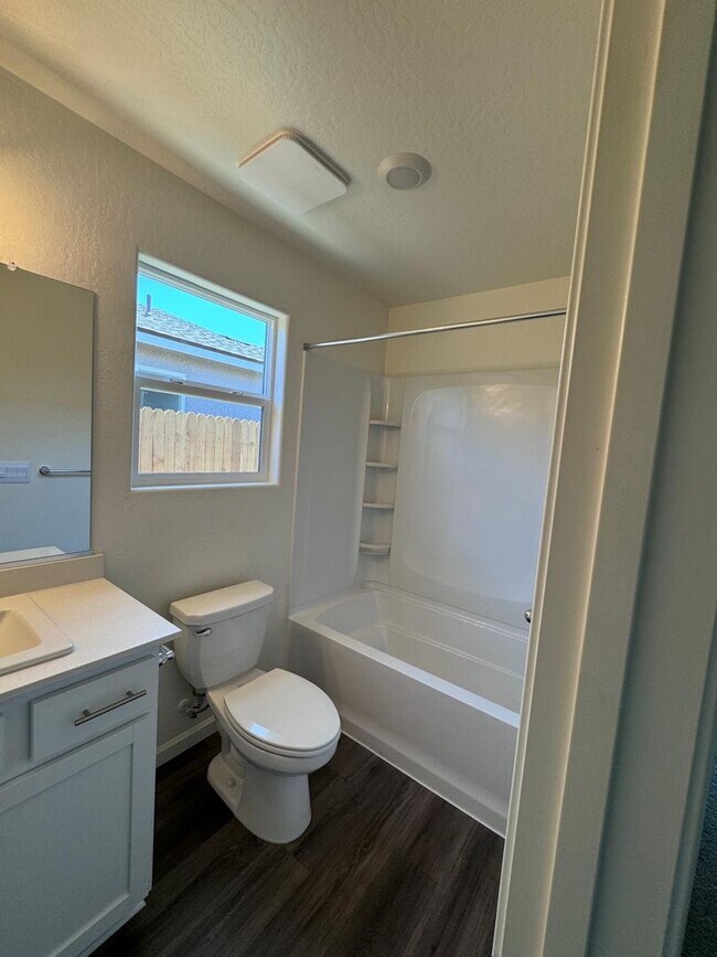 Building Photo - Beautiful new home with solar for rent in ...