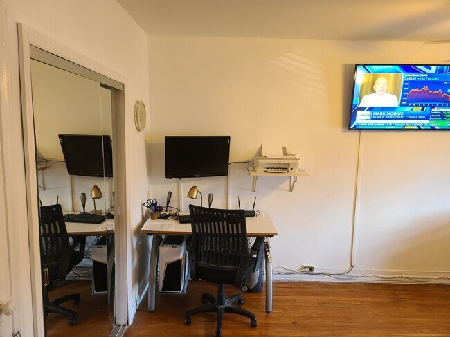 Building Photo - 2002 46th St