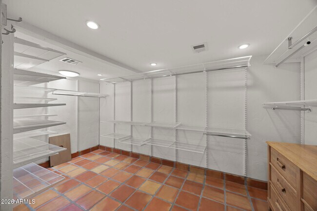 Building Photo - 5449 E Larkspur Dr