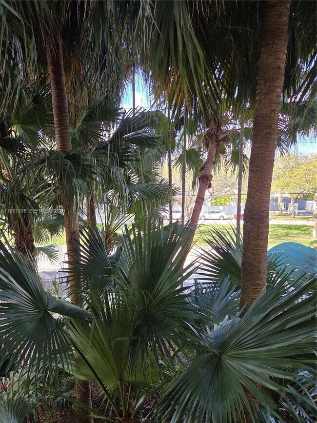 Building Photo - 2350 NE 135th St