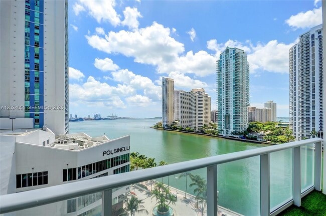 Building Photo - 300 S Biscayne Blvd