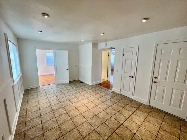 Building Photo - Willow Street Charm! 3 bedroom 1.5 bathroom home in Pacific Grove