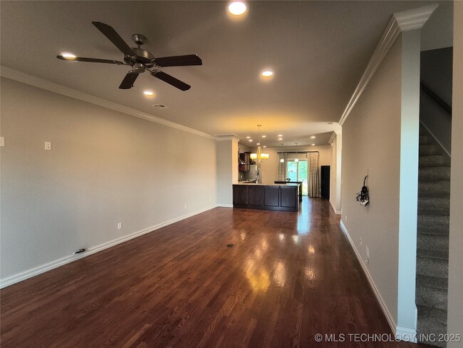 Building Photo - 1331 E 41st Pl