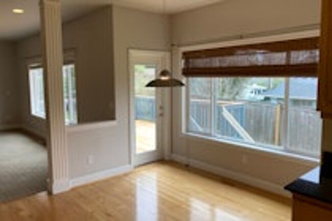 Building Photo - 4bd/2ba House in Newcastle