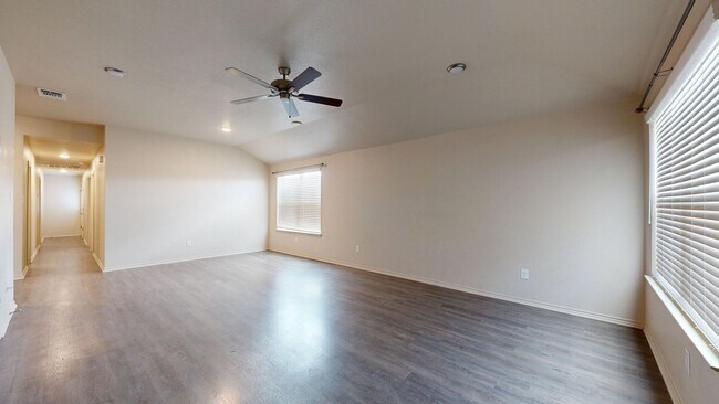 Building Photo - 2 WEEKS FREE RENT IN A GORGEOUS DUPLEX IN COPPERAS COVE!