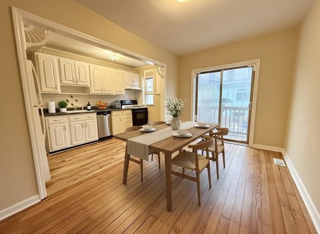 Building Photo - 722 Mollbore Terrace