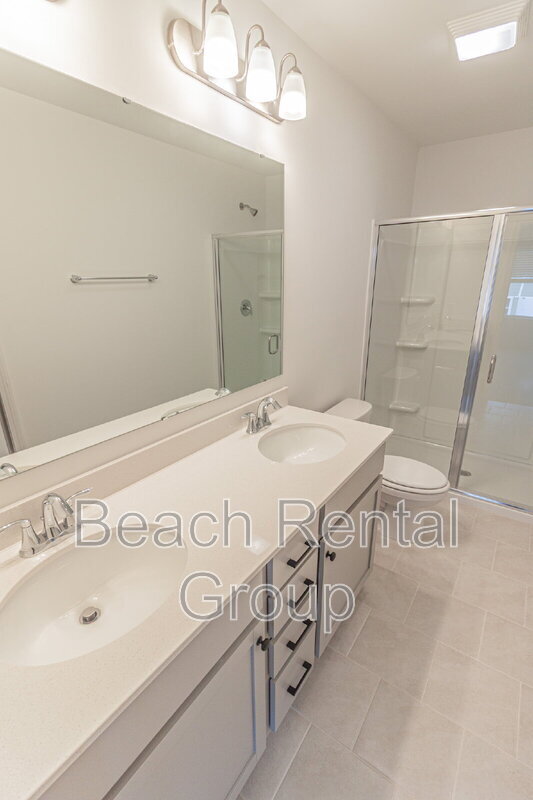 Building Photo - 203 Crescent Wy