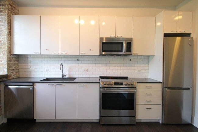 Building Photo - Luxury Loft in historic setting