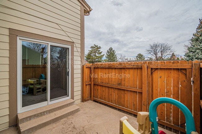 Building Photo - 14129 E Warren Pl