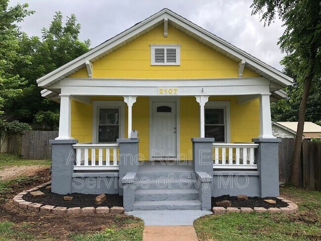 Primary Photo - 2107 N Broadway Ave
