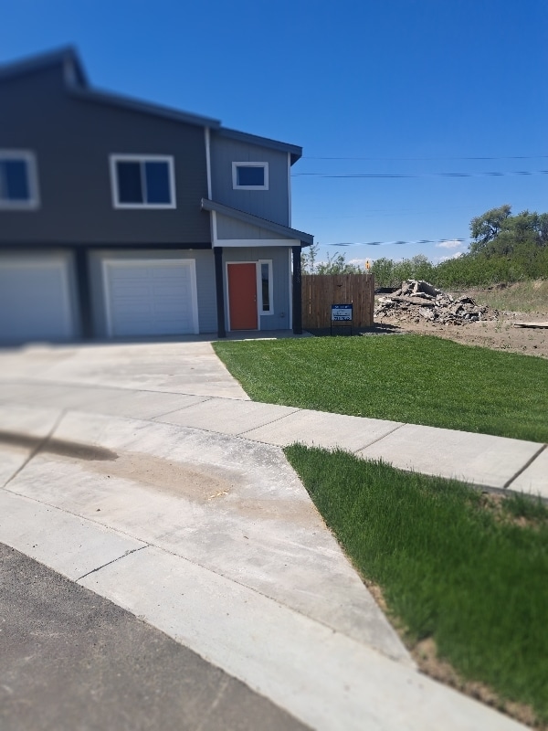 Building Photo - 1023 NE Emerald Dr