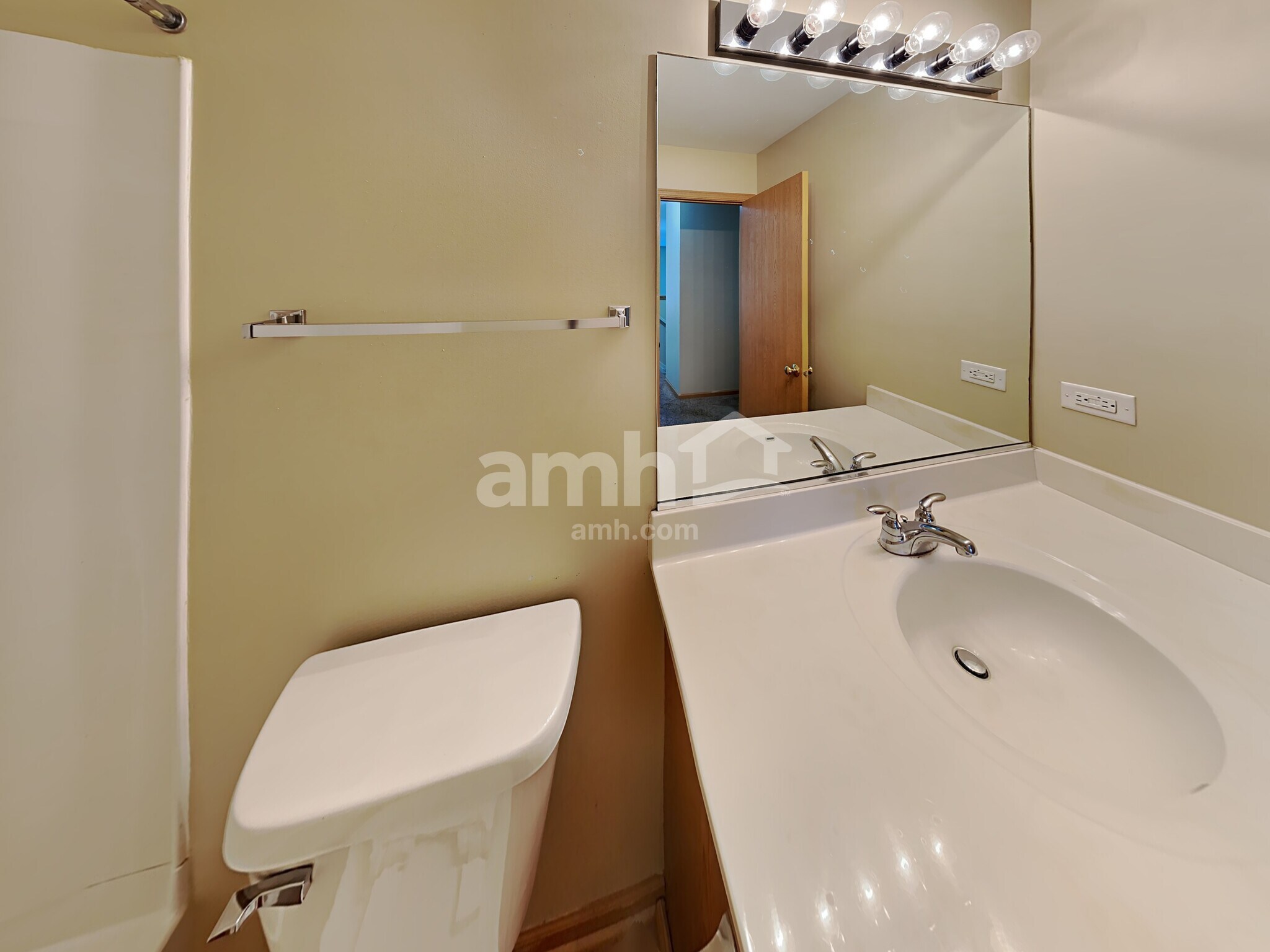 Building Photo - 39861 Waterloo Dr