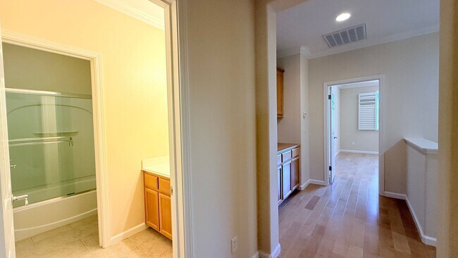 Building Photo - Beautiful 4BD/3BA, Two-Story Townhome in Alamo Creek, Danville- Available NOW!