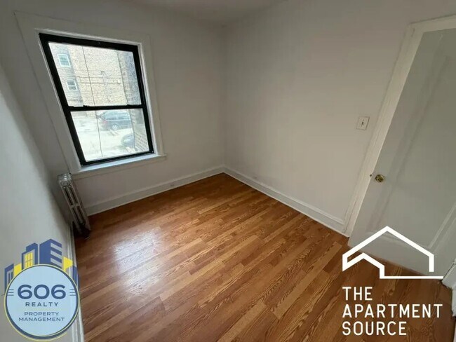 Building Photo - 1135 W Lunt Ave